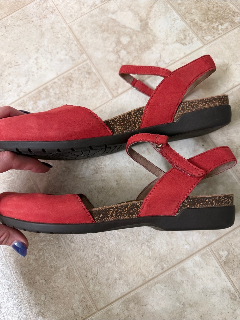 Dansko Red Suede Women's Slingback Mules - Picture 4 of 9